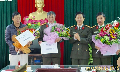 Khen thưởng thành tích phá chuyên án hóa đơn GTGT trị giá 1400 tỷ đồng