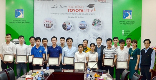 Trao tặng 115 học bổng cho sinh viên xuất sắc của 15 trường đại học