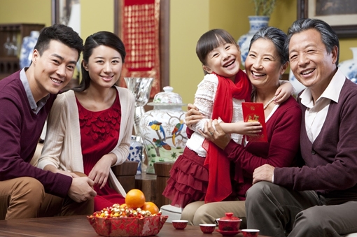 Bàn thêm về đề xuất gộp Tết ta vào Tết tây