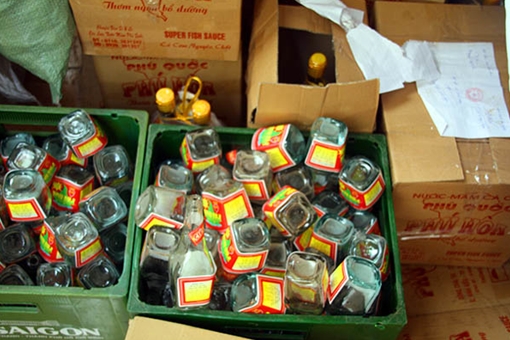 Gần 1000 lít nước mắm "đểu" cung cấp cho trường học, nhà hàng