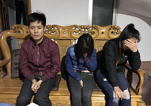 Bắt quả tang 2 đôi nam nữ mua dâm cùng... 148 bao cao su!