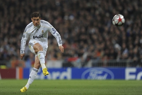 Vì sao Simeone "xoáy" CR 7?