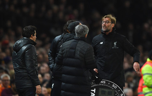 Vì sao Mourinho và Klopp khẩu chiến?