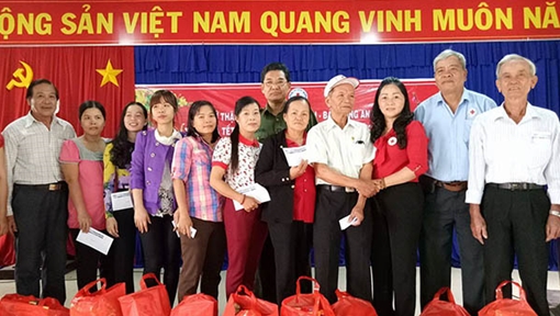 Chung tay mang Xuân cho người nghèo