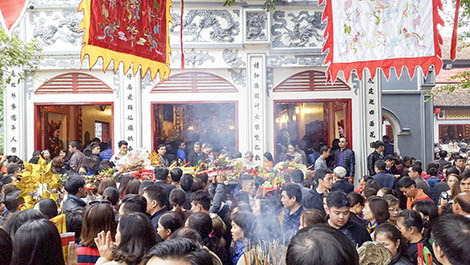 Văn minh nơi thờ tự tại Hà Nội - Còn nhiều vấn đề đáng bàn