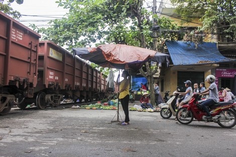 Cảm động tấm lòng người phụ nữ nguyện làm "barie sống"