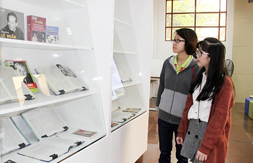 Trưng bày nhiều tư liệu về Tổng Bí thư Lê Duẩn với cách mạng Việt Nam