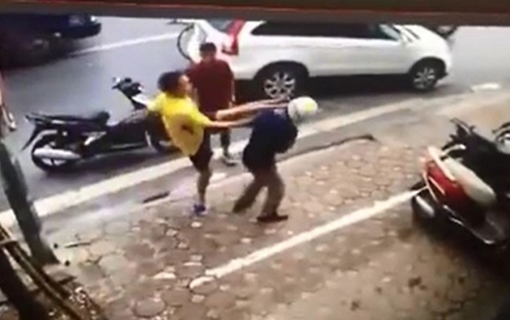 Trả thù cho cha, chặn đường chém trọng thương hàng xóm