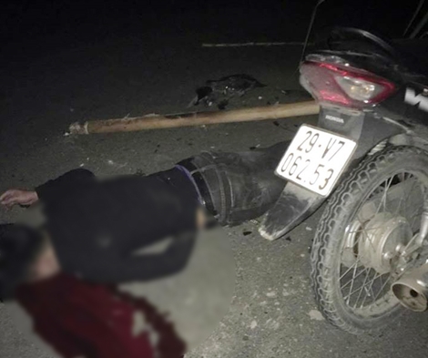 Lao đầu vào ô tô trong đêm, nam thanh niên tử vong tại chỗ
