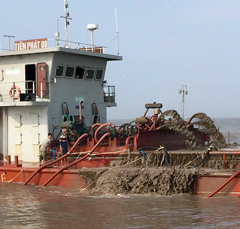 “Cát tặc” phá hoại ngư trường nuôi ngao ở Hải Phòng