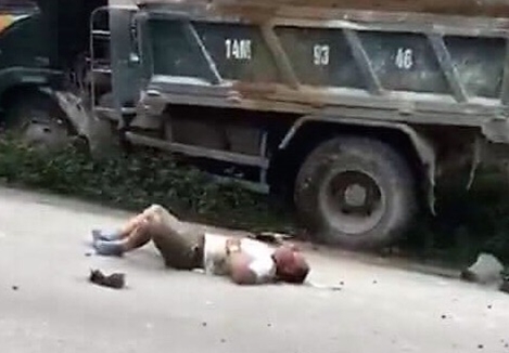 Tàu hoả húc văng xe tải ở Quảng Ninh