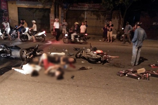 2 thanh niên tử nạn sau khi xe máy kẹp ba đâm vào xe ngược chiều