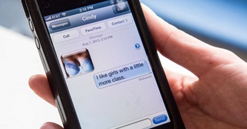 Bùng nổ nạn giội bom điện thoại để tống tình ở Ấn Độ và Trung Quốc