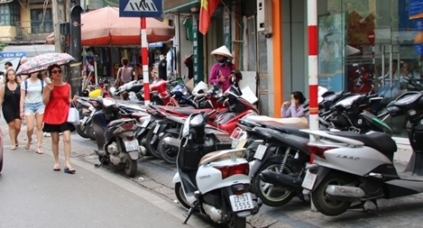 Lại "tái chiếm" vỉa hè ở phố cổ Hà Nội