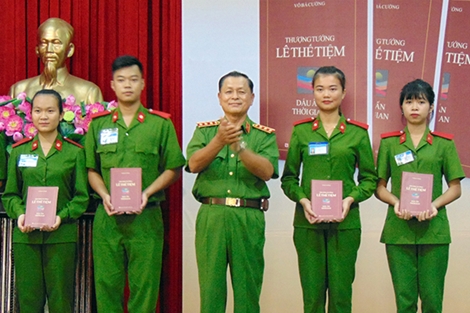 Giao lưu, giới thiệu tác phẩm “Thượng tướng Lê Thế Tiệm - Dấu ấn thời gian”