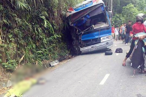 Xe chở học sinh di du lịch Tam Đảo lao vào vách núi