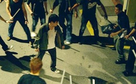 Hơn 10 côn đồ mang dao, kiếm chém người trọng thương