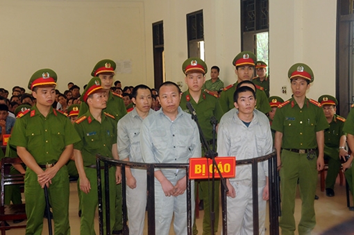 Xét xử vụ mua bán trái phép 300 bánh heroin