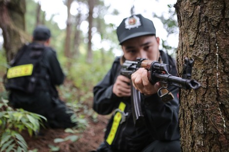 Một ngày bình yên của những người lính "thép"