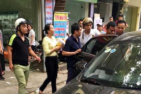 Tập kích quán karaoke lúc rạng sáng, phát hiện nhiều ma túy