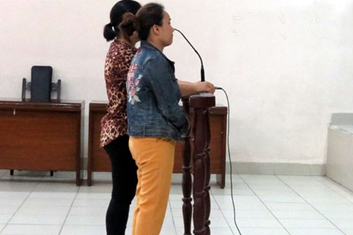 Xét xử 2 phụ nữ hắt dầu luyn vào phản thịt lợn giá rẻ