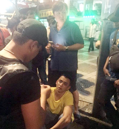 HLV của Ánh Viên bị cướp điện thoại ở Kuala Lumpur