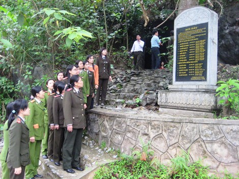 Lặng mình bên Trường Sơn huyền thoại