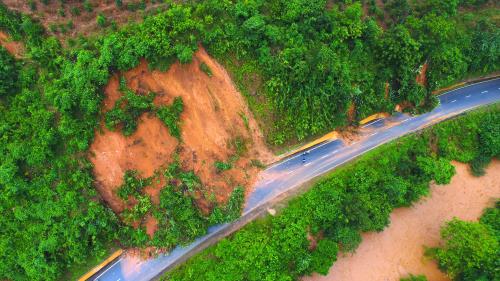 Sạt lở liên tiếp, Quốc lộ 279 tê liệt hoàn toàn