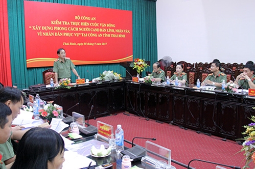 Kiểm tra việc thực hiện cuộc vận động xây dựng phong cách người CAND 