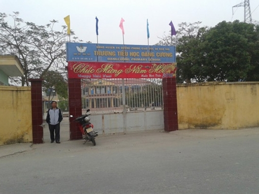 Hiệu trưởng bị tố lạm thu viết đơn xin ra khỏi ngành