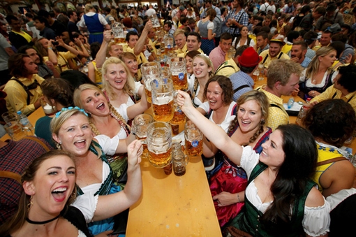 Cảnh sát Đức bảo vệ lễ hội bia Oktoberfest