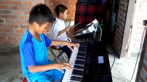 Gia cảnh nghiệt ngã của hai anh em có năng khiếu âm nhạc