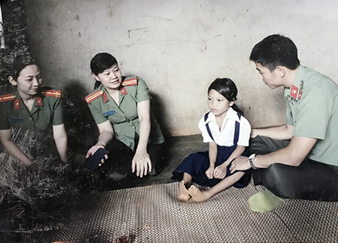 Xin giúp đỡ cháu H’Nguyệt bị dị tật chân bẩm sinh