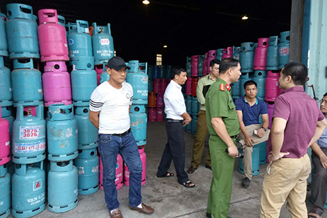 Cần làm rõ thủ đoạn chiếm giữ hàng vạn bình gas trái phép