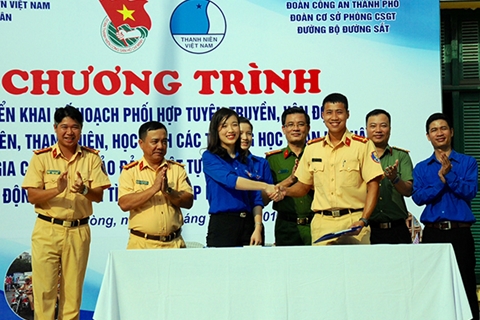 Phối hợp tuyên truyền pháp luật về an toàn giao thông cho học sinh