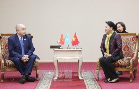 Chủ tịch Quốc hội Nguyễn Thị Kim Ngân gặp lãnh đạo Đảng Cộng sản Nhân dân Kazakhstan