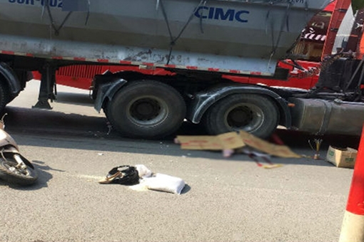 Người phụ nữ chết thảm dưới gầm xe đầu kéo