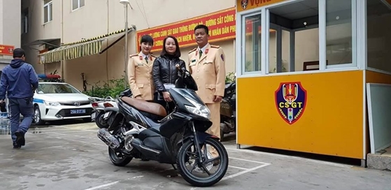 Phát hiện xe máy bị trộm một năm trước trao trả cho người dân