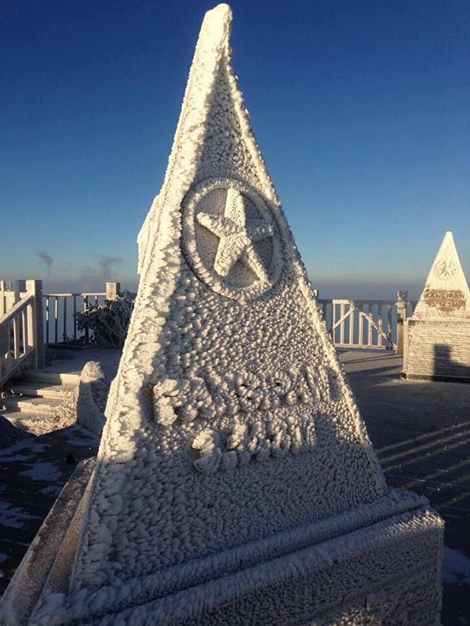 Băng tuyết phủ trắng "'nóc nhà Đông Dương"