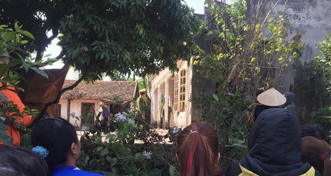 Cay đắng chữ "tình"