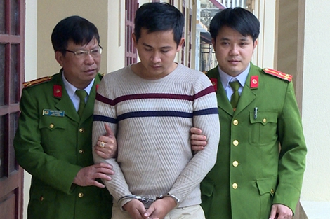 Nửa đêm cắt khóa cửa hàng, lấy trộm hơn 100 điện thoại đắt tiền