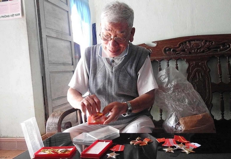 Tấm gương sáng của một người lính già