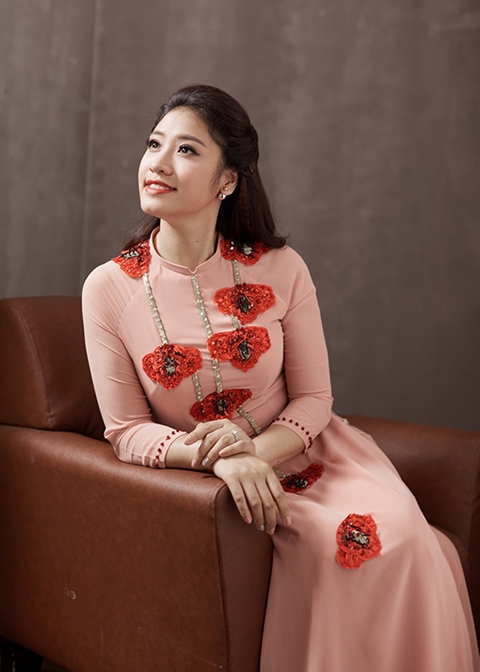 Sao mai Bích Hồng tái xuất với album Tình