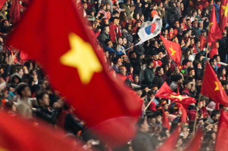 Sân vận động Mỹ Đình vỡ tung cùng bài hát "Niềm tin chiến thắng"