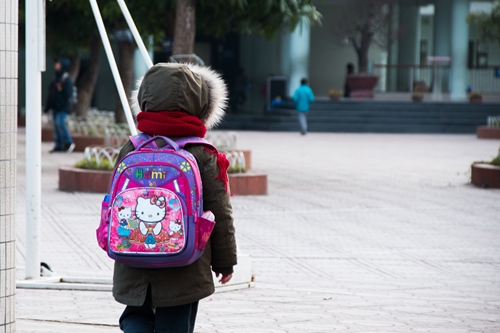 Học sinh Hà Nội trùm kín mít đi học dưới trời rét 11 độ