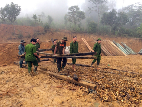 Dựng lại nhà mới cho dân kịp đón Tết