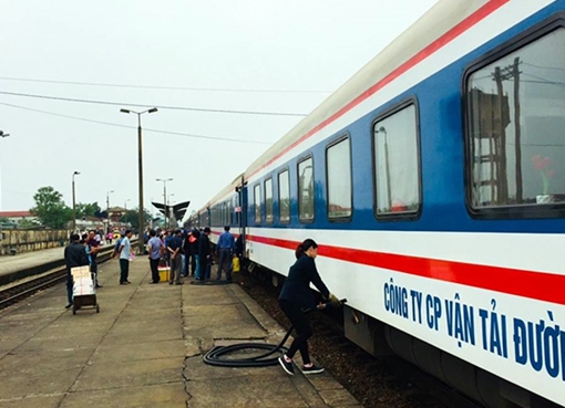 Xuyên Tết trên những chuyến tàu Thống Nhất