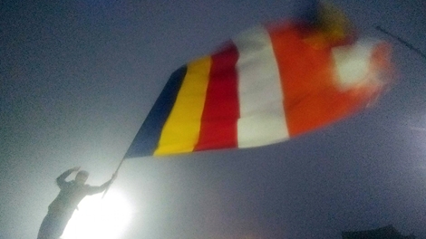 Người dân hành hương về đất Phật trong mưa rét