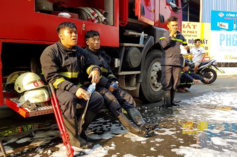 Cư dân mạng cảm phục những người hùng trong chữa cháy chung cư Carina Plaza