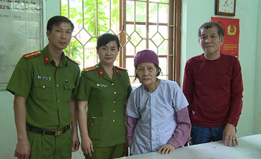 Giúp đỡ bà cụ 80 tuổi bị lạc tìm người thân